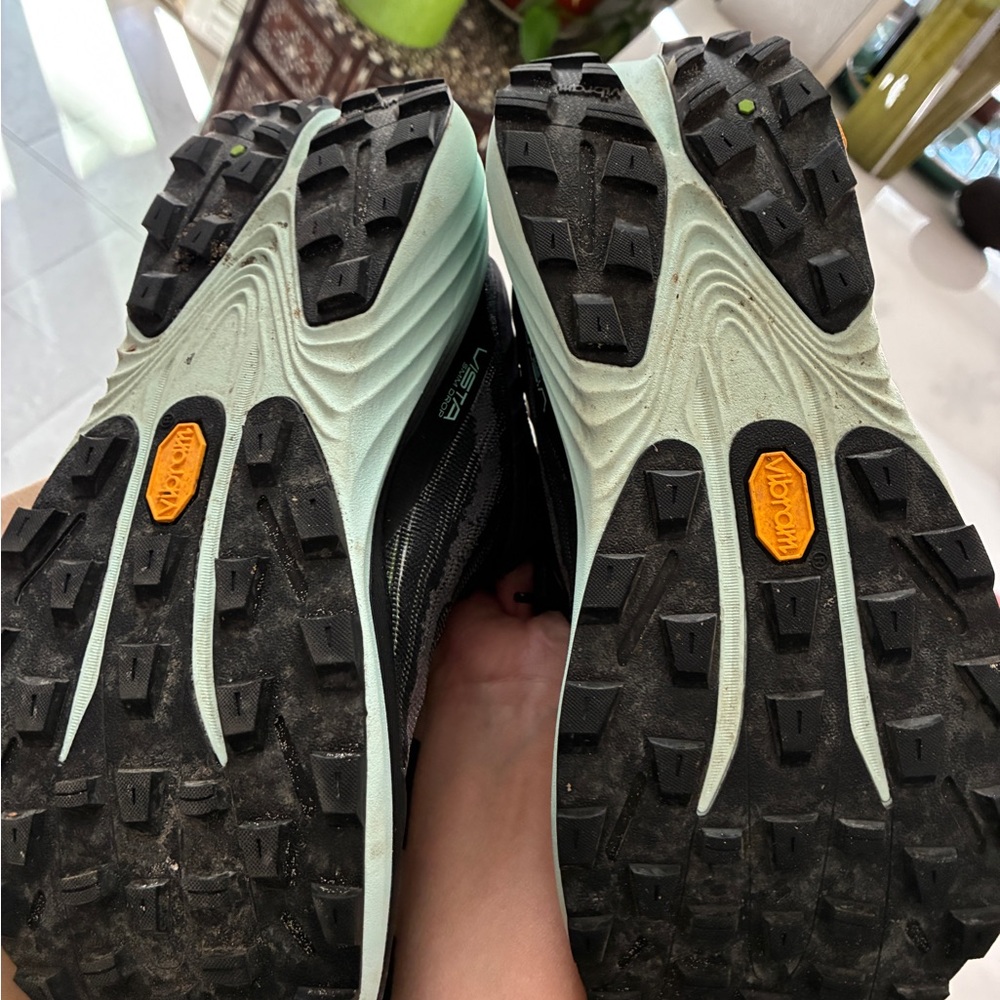 Topo Athletic Women's Vista Black and Mint Running Shoes 8 Wide - Picture 4 of 6